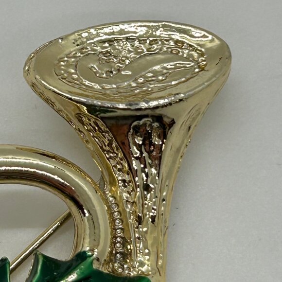 Vintage Gerry's Christmas Brooch Gold-Tone French Horn Pin Enamel Holly Berries - Picture 4 of 15